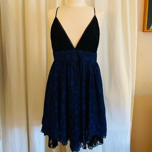 Urban Outfitters Sparkle & Fade Dress w/ plunging neckline & lace detail | Large